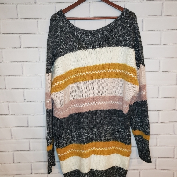 Caslon Mixed Stripe V-neck Pullover
2X - Picture 4 of 11